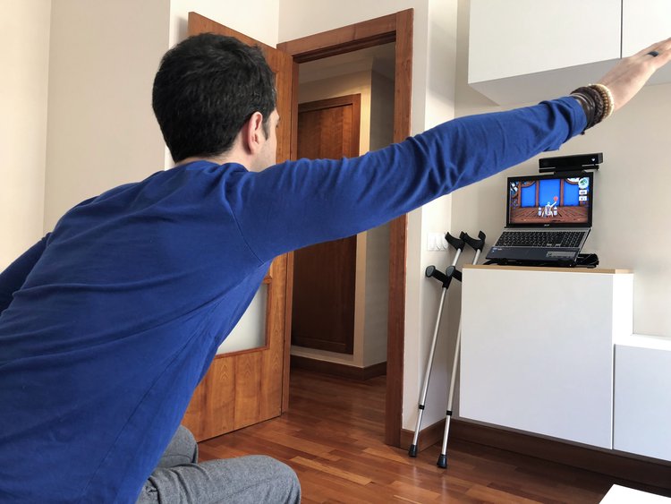 Celebrando el Día Mundial de la Esclerosis Múltiple: Experiencia de una persona con EM utilizando VirtualRehab para la telerehabilitación en casa.
